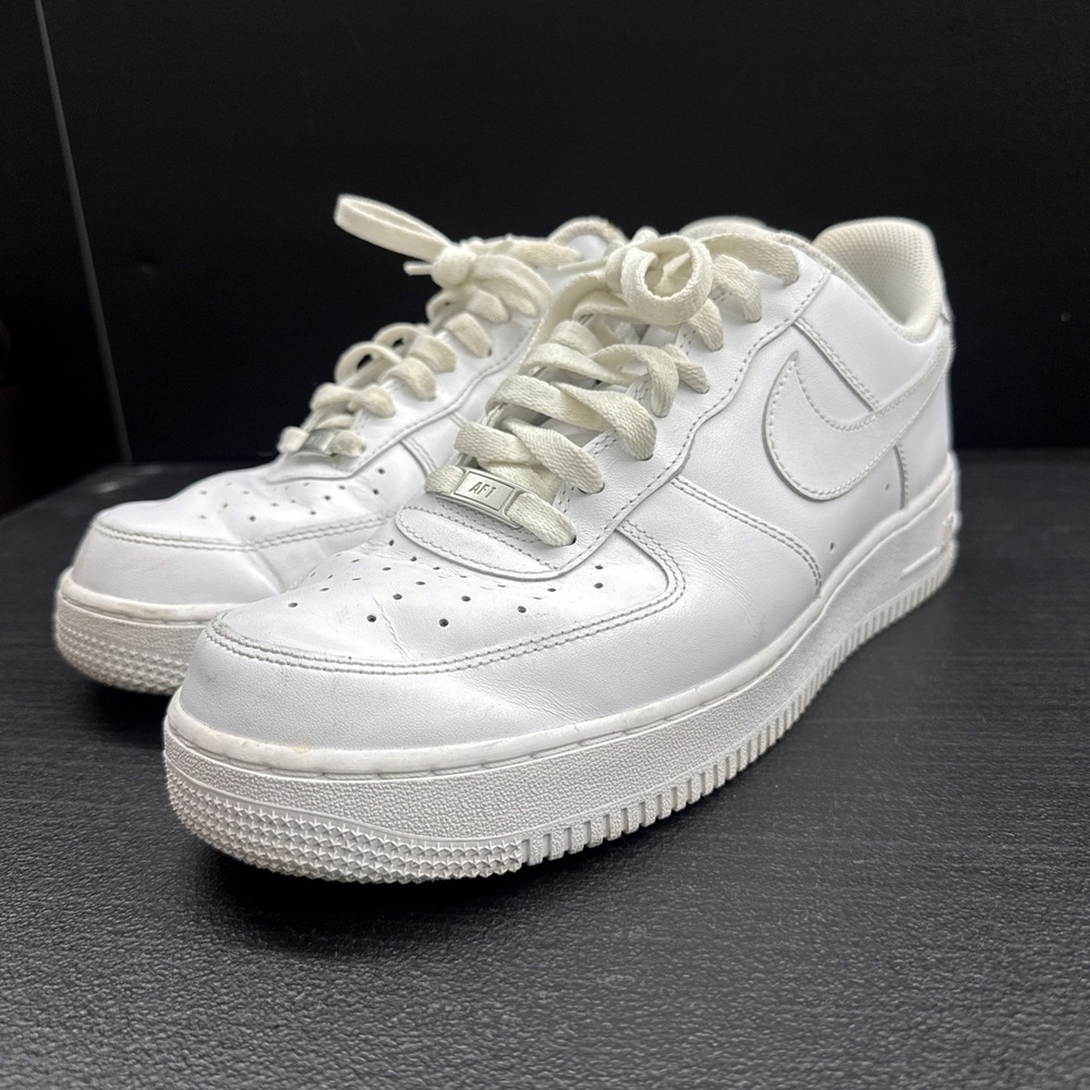 NIKE AIR ORCE 1 '07 Low Triple White Leather Sneakers 10.5